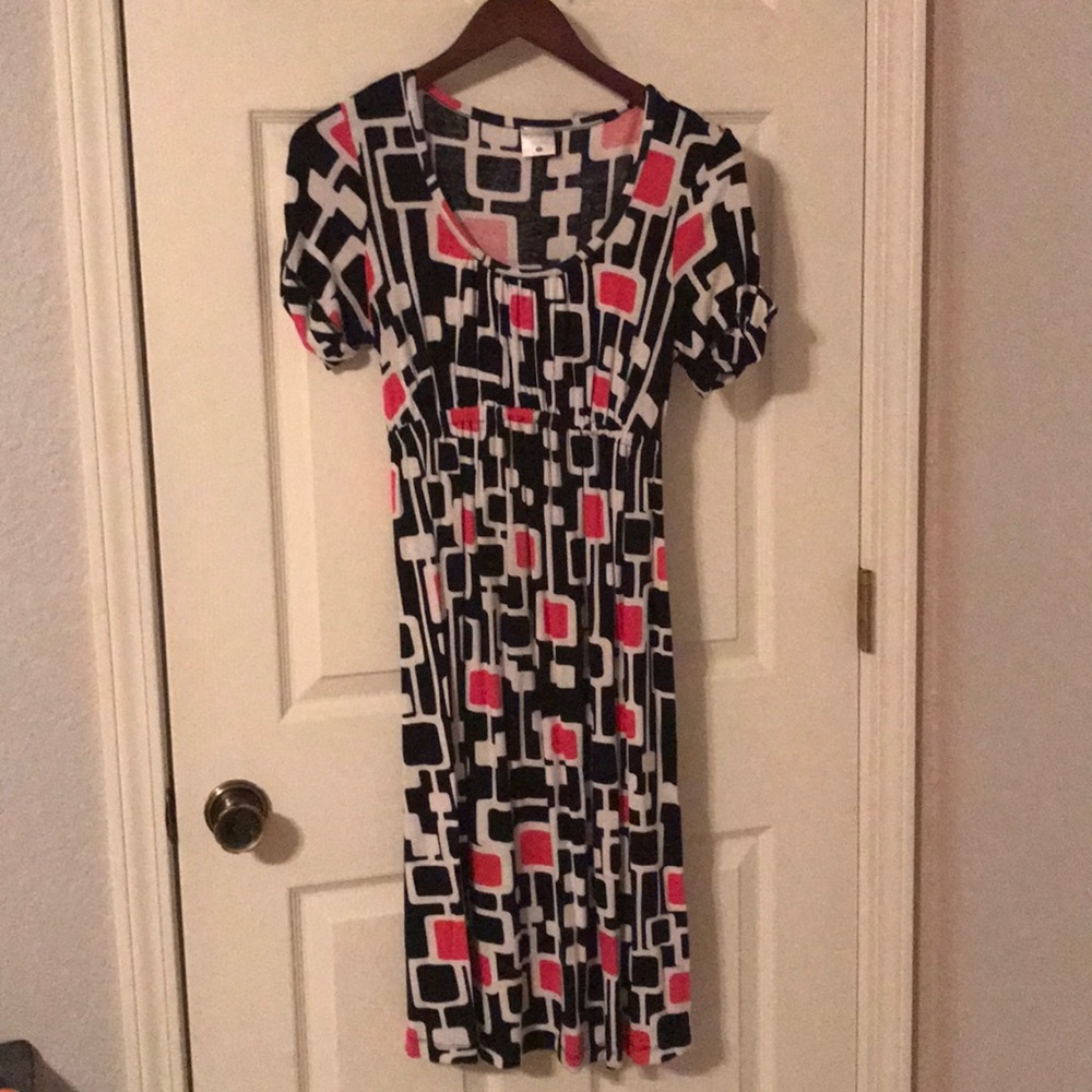 Black, white, pink casual maternity dress